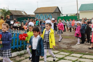 По улицам с.Красная Речка прошел «Бессмертный полк»