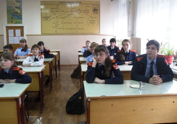 Пугачевские школьники встретились с ветераном МВД России